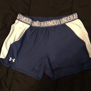 UA shorts w pockets. Women’s medium.
